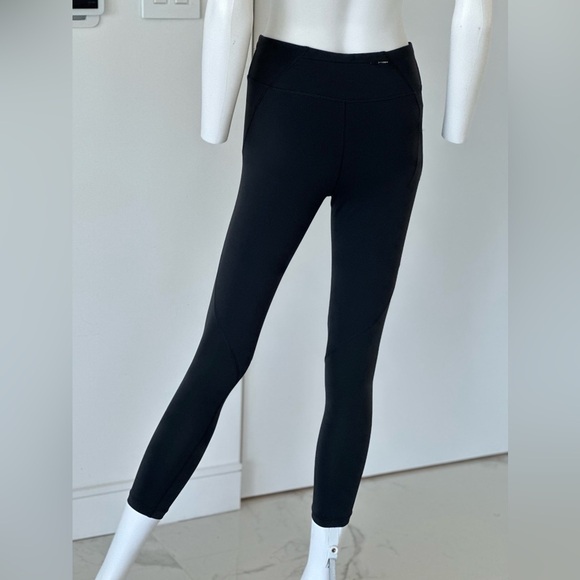 Nike running Dri Fit leggings size XS Black mesh and ventilation on the thigh. - Picture 6 of 9